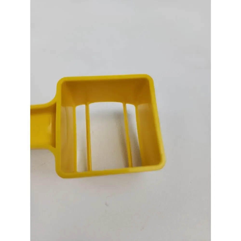 Vintage Tupperware #1465 Yellow Corn Cob Butter Spreader Built In Salt Shaker
